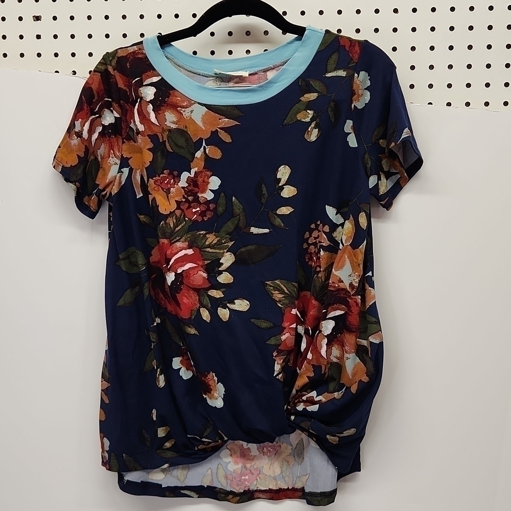 Oddy Top Floral Tucked At Waist NWOT